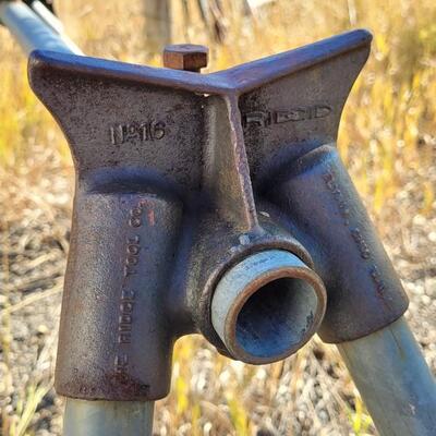 Lot 195: Vintage RIGID Pipe Cutting Stand w/ Clamp