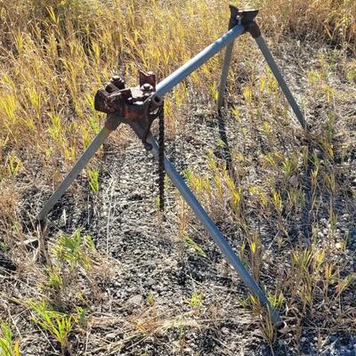 Lot 195: Vintage RIGID Pipe Cutting Stand w/ Clamp