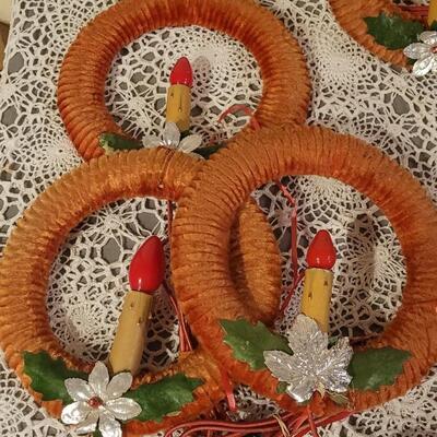 Lot 199: Vintage Light Up Christmas Wreaths (7)