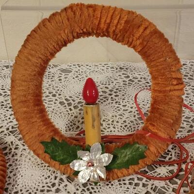 Lot 199: Vintage Light Up Christmas Wreaths (7)