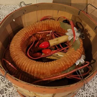 Lot 199: Vintage Light Up Christmas Wreaths (7)