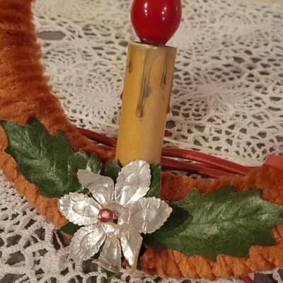 Lot 199: Vintage Light Up Christmas Wreaths (7)