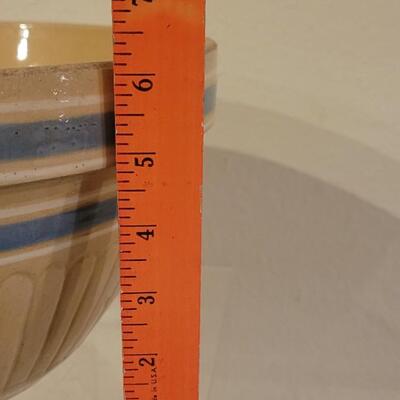 Lot 215: Very Nice Vintage Nesting Stoneware Bowls
