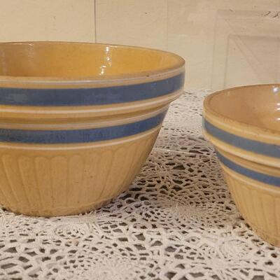 Lot 215: Very Nice Vintage Nesting Stoneware Bowls