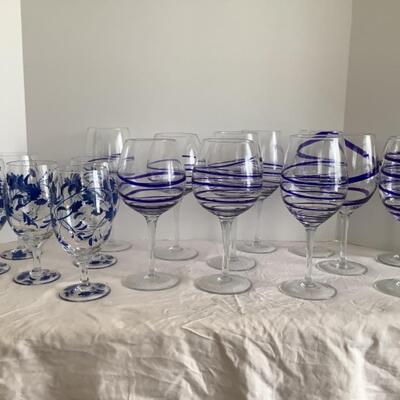 F521 Set of 16 Blue and Clear Glass Wine and Icetea Goblets