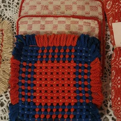 Lot 227: Vintage Tablecloth, Placemats, & Hot Pads (new & vintage)