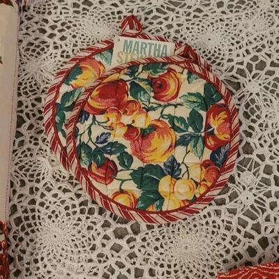 Lot 227: Vintage Tablecloth, Placemats, & Hot Pads (new & vintage)