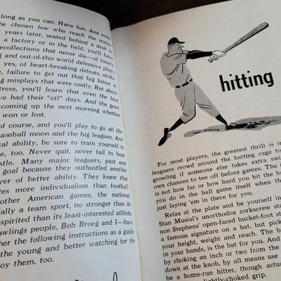 Lot 255: Vintage STAN MUSIAL'S "How The Majors Play Baseball"