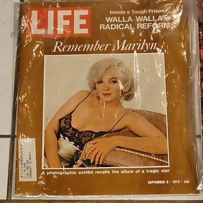 Lot 263: (5) Collectible LIFE Magazines - JFK, Marilyn Monroe and the Moonwalk