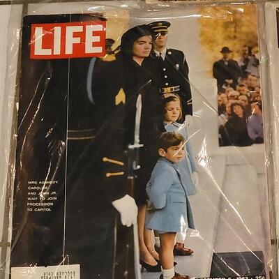 Lot 263: (5) Collectible LIFE Magazines - JFK, Marilyn Monroe and the Moonwalk