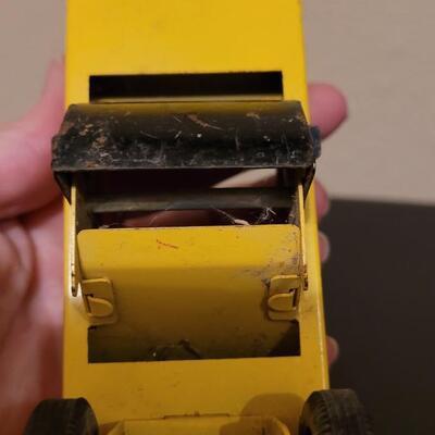 Lot 268: Vintage Tonka Mini Trucks and Trailers (2)