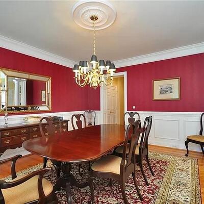 Beautiful and pristine Harden dining table and eight chairs