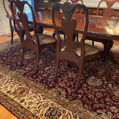 Beautiful and pristine Harden dining table and eight chairs