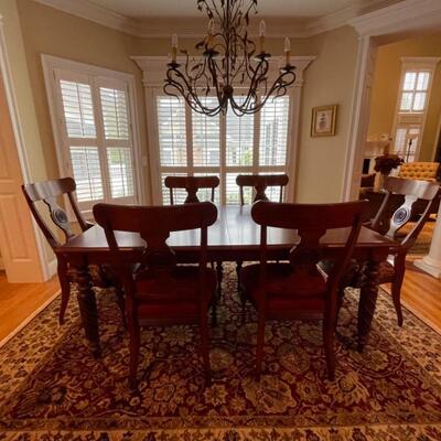 Stunning  kitchen table with 6 chairs