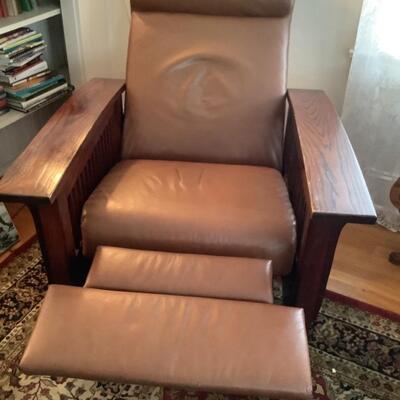 E556 Leggett & Platt Brown Leather Mission Style Reclining Chair