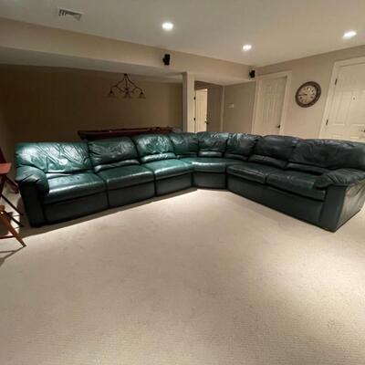 Hunter green leather sectional with recliners