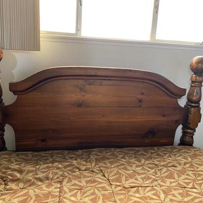 Vintage Wood Bed Frame Headboard Footboard Queen Size Bed