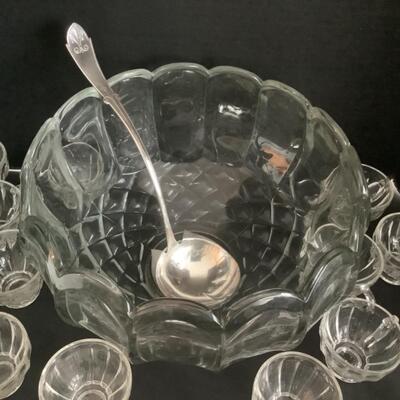 D572 Vintage Glass Punch Bowl with Cups and Ladle