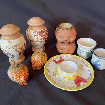 Salt and Pepper Shakers, 5 egg cups
