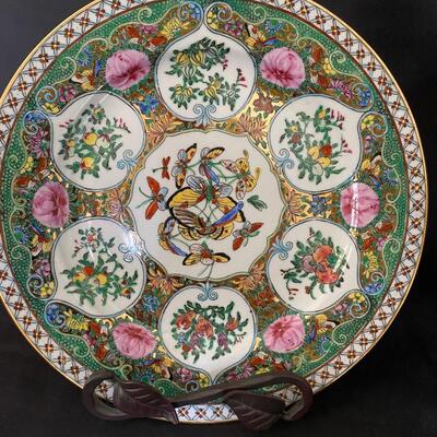 2 Decorative Japanese Plates 