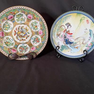 2 Decorative Japanese Plates 