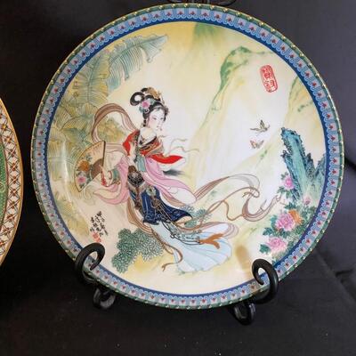 2 Decorative Japanese Plates 