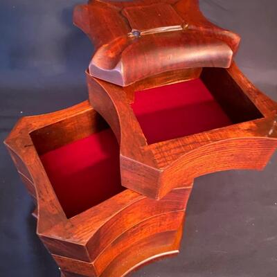 Wooden swivel organizer/jewelry box
