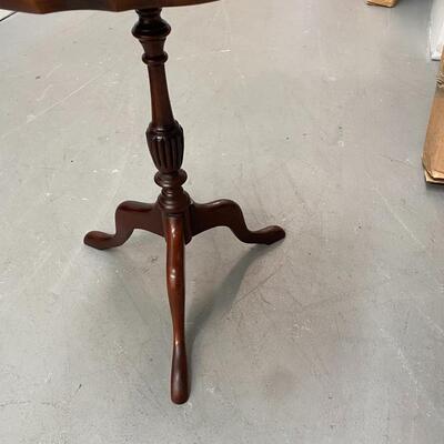 Small Pie Crust Edge Table Candlestand