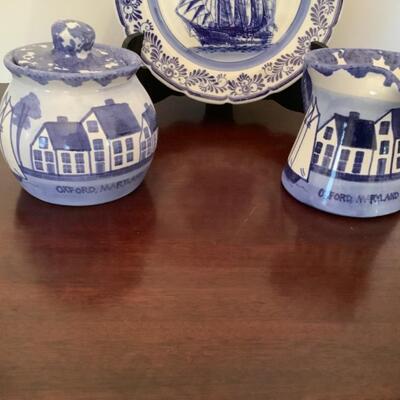 D594 Oxford Cream & Sugar Pottery by SHARD with Royal Delft Plate