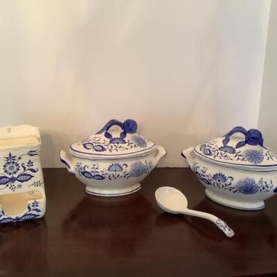 D596 Pair of Blue Onion Small Tureens & Match Holder