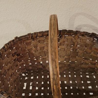 Lot 2: Antique Primitive 19th c. Splint Wood Gathering Basket with Wood Handle - Rectangle