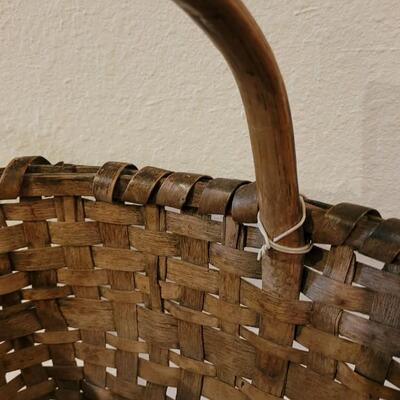Lot 2: Antique Primitive 19th c. Splint Wood Gathering Basket with Wood Handle - Rectangle