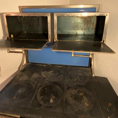 Majestic Manufacturing Co Antique Stove Oven Blue and Silver