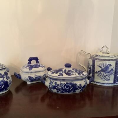 D605 Blue and White Pottery Covered Dishes with Bird Teapot