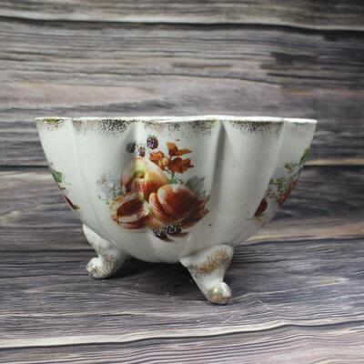 Vintage Stinthal China Shell Shaped Footed Fruit Bowl
