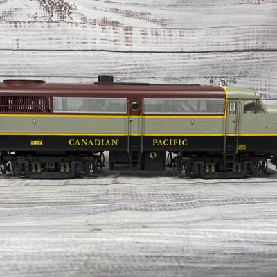 Aristo Craft Trains G scale Alco FA-1 #2002 Canadian Pacific diesel locomotive Engine