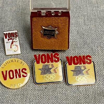 Vintage VONS Grocery 10k Service & Enamel Lapel Pin Set