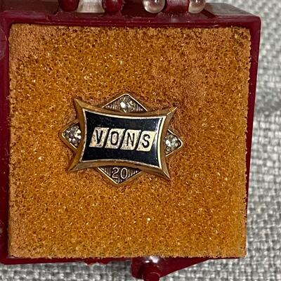 Vintage VONS Grocery 10k Service & Enamel Lapel Pin Set