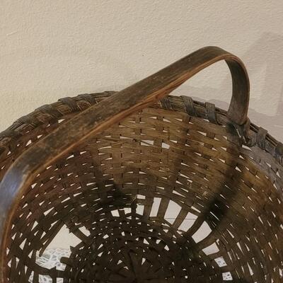 Lot 6: Antique Primitive 19th c. Splint Wood Gathering Basket with Wood Handle