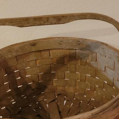 Lot 9: Antique Primitive Large Splint Wood Gathering Basket with Wood Handle