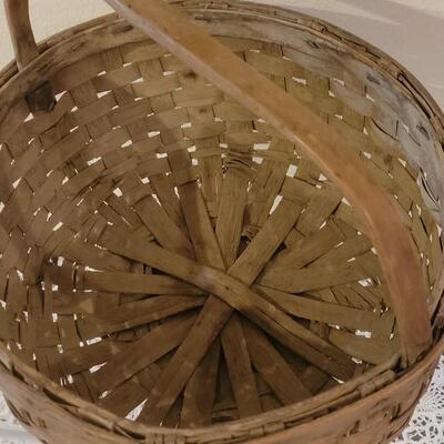 Lot 14: Antique Primitive Splint Wood Gathering Basket with Wood Handle