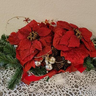 Lot 29: Vintage Plastic Christmas Serving Dishes & Poinsettia Table Display