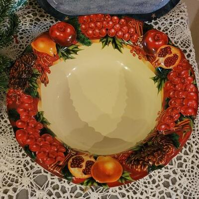Lot 29: Vintage Plastic Christmas Serving Dishes & Poinsettia Table Display