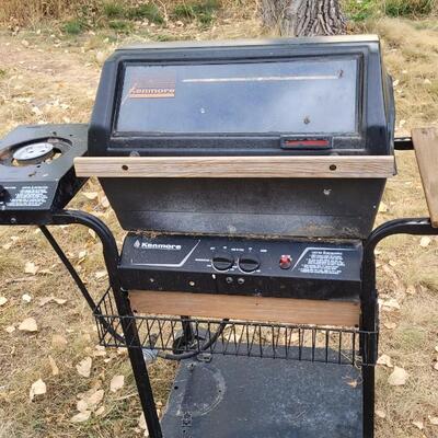 Lot 33: Vintage KENMORE Peek-In Window Gas Grill