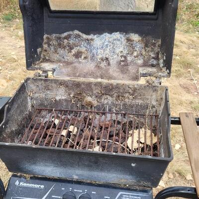 Lot 33: Vintage KENMORE Peek-In Window Gas Grill