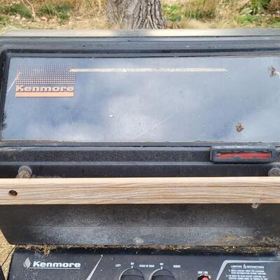 Lot 33: Vintage KENMORE Peek-In Window Gas Grill