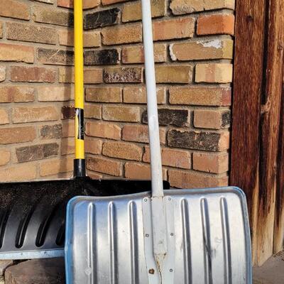 Lot 36: (2) Winter Pusher Snowshovels