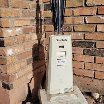 Lot 42: Vintage SIMPLICITY 5200 Vacuum Cleaner