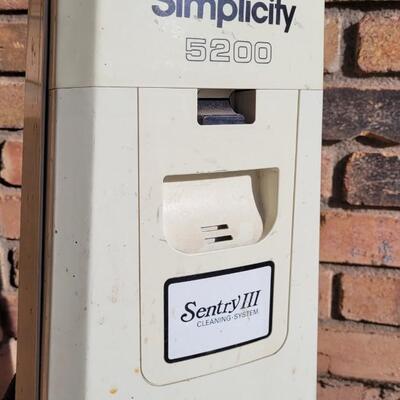 Lot 42: Vintage SIMPLICITY 5200 Vacuum Cleaner