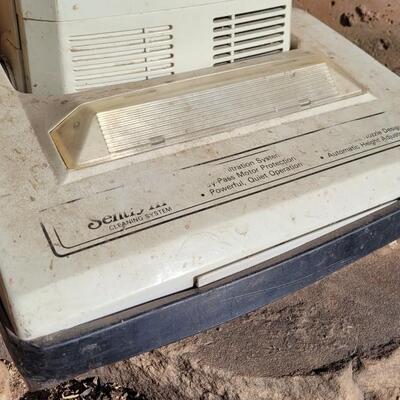 Lot 42: Vintage SIMPLICITY 5200 Vacuum Cleaner